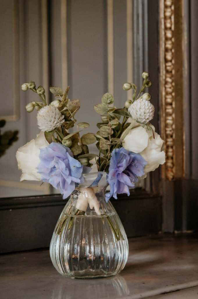 boutonniere dans petit vase