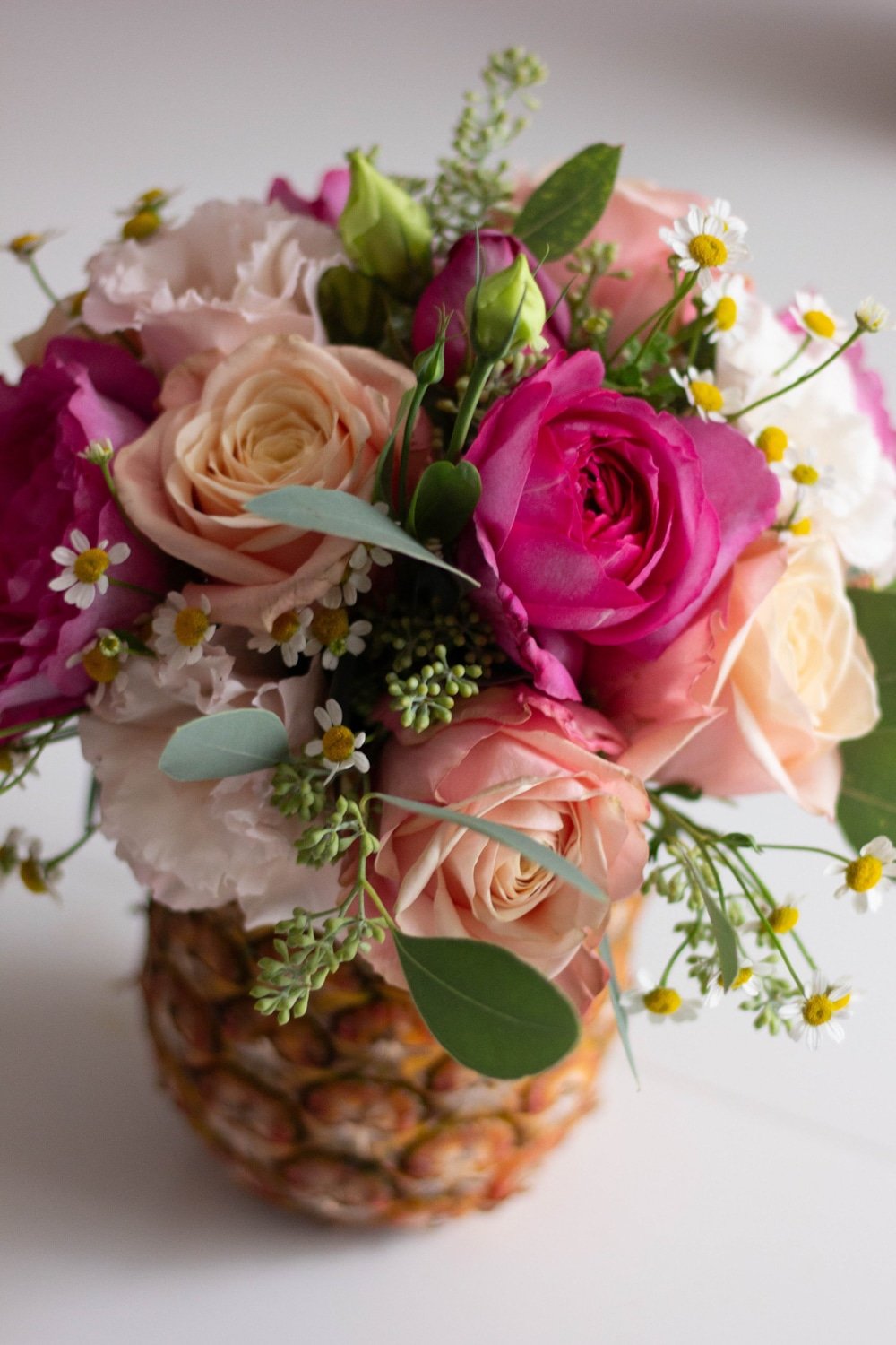 Ananas with flowers | Tropical Decor - Le Jardin d'Audrey - Event Florist Paris France