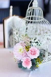 Cage à oiseaux fleurie - Le Jardin d'Audrey - Fleuriste mariage Paris