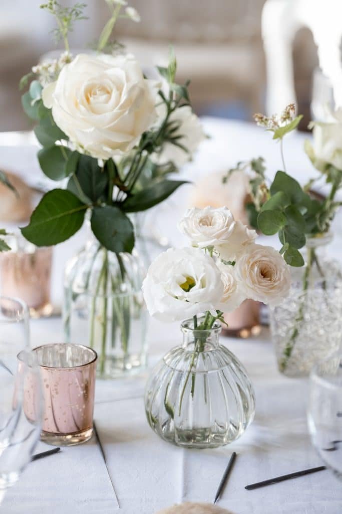 Centre de table fleurs blanches - Le Jardin d'Audrey - Fleuriste mariage Paris_Photo Keith Flament_2