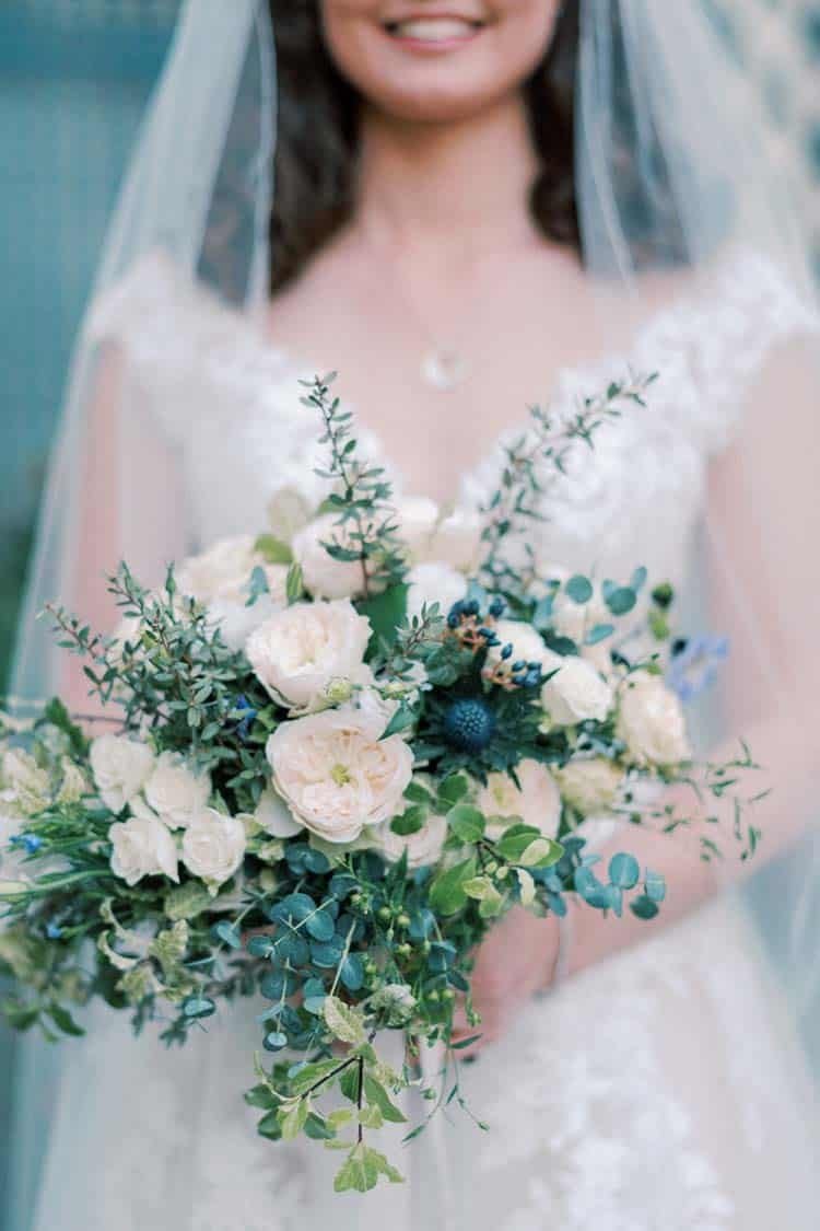 Bouquet-de-mariee_Le-Jardin-d-Audrey_Fleuriste-mariage-Ile-de-France_Photo-Franz-Pol-Ladouce_light